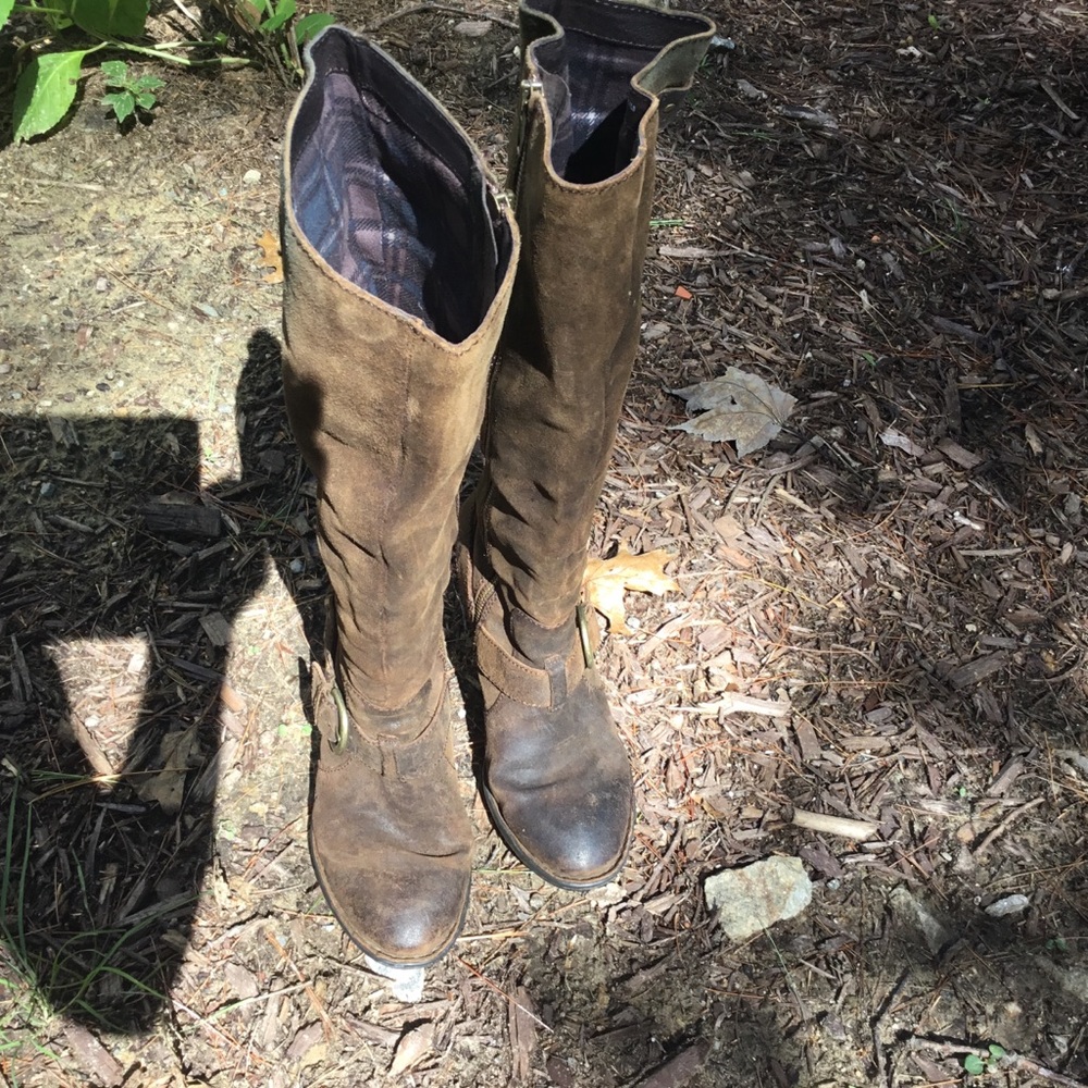 Born distressed boots brown size 7